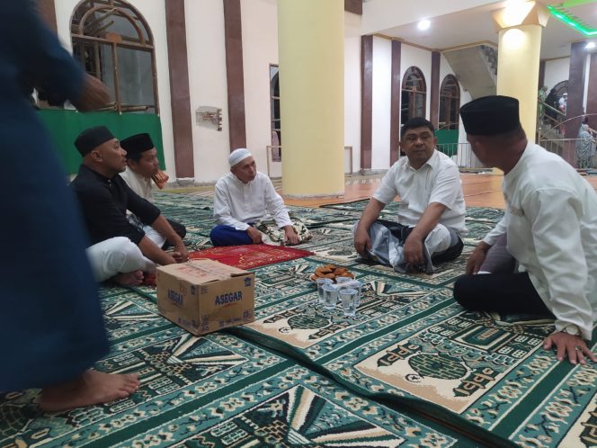 Ketua DPRD KK Meiddy Makalalag Buka Puasa dan Salat Tarawih Bersama Masyarakat Poyowa Besar Bersatu