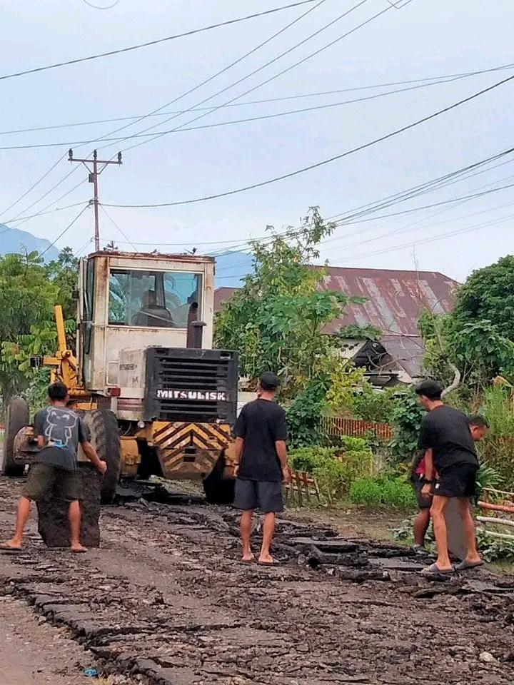 Masyarakat Tungoi Satu Syukuri Perbaikan Jalan Raya yang Lama Dinantikan