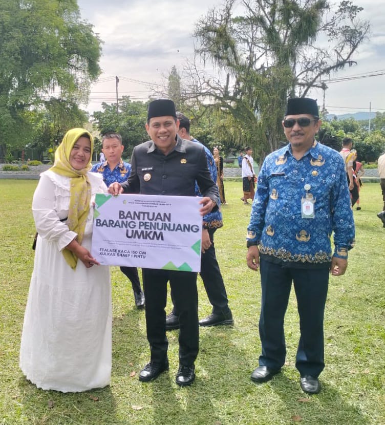 Wali Kota dan Wawali Serahkan Bantuan ke 60 Pelaku UMKM, Dorong Ekonomi Naik Kelas