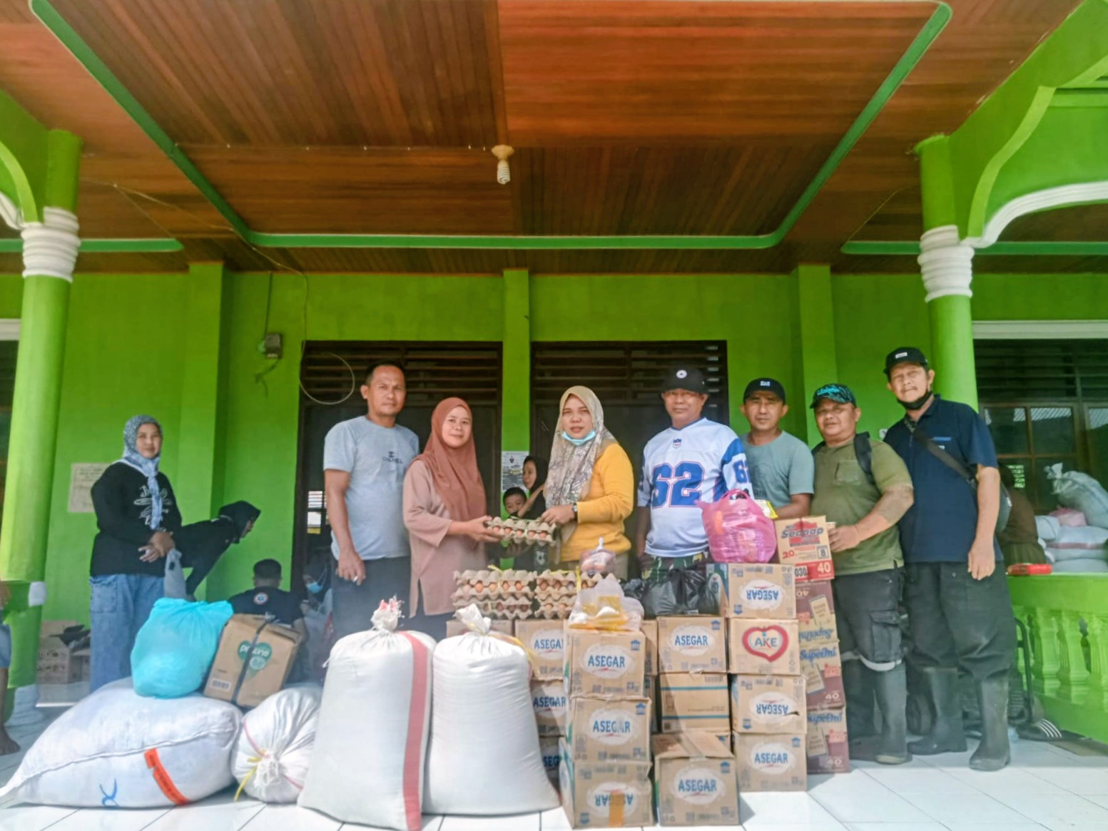 Mita Manolang Pimpin Aksi Kemanusiaan, Pemdes Tungoi II Hadir untuk Korban Banjir